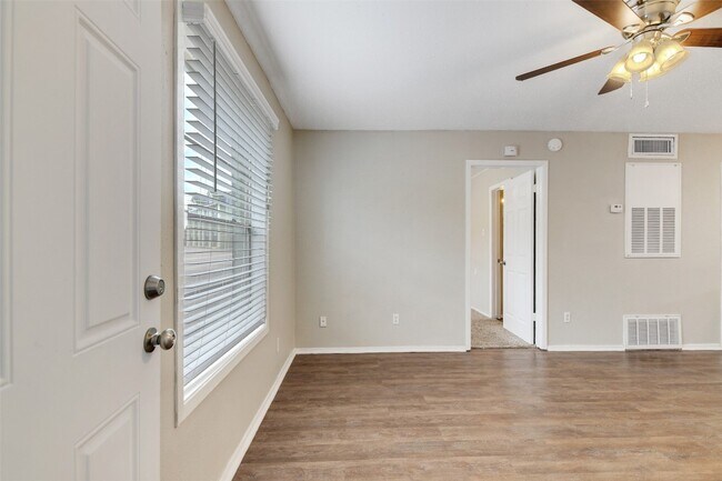 Photo - 1522 Broadmoor Dr Unit C