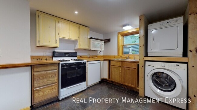 Building Photo - 2 Bedroom 1 Bathroom Apartment near August...