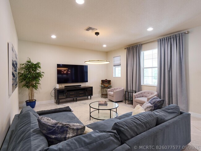 Photo - 1080 Community Dr