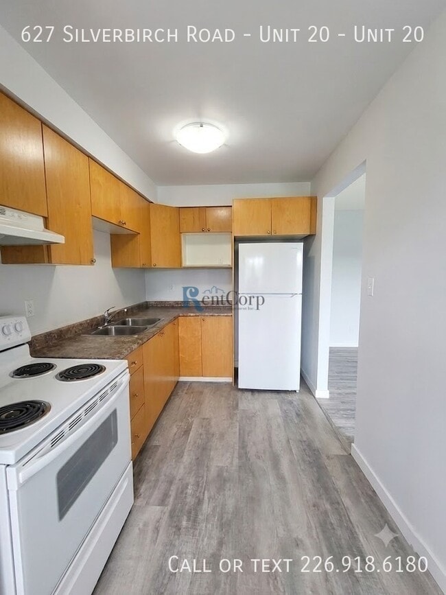 Photo - 627 Silverbirch Rd