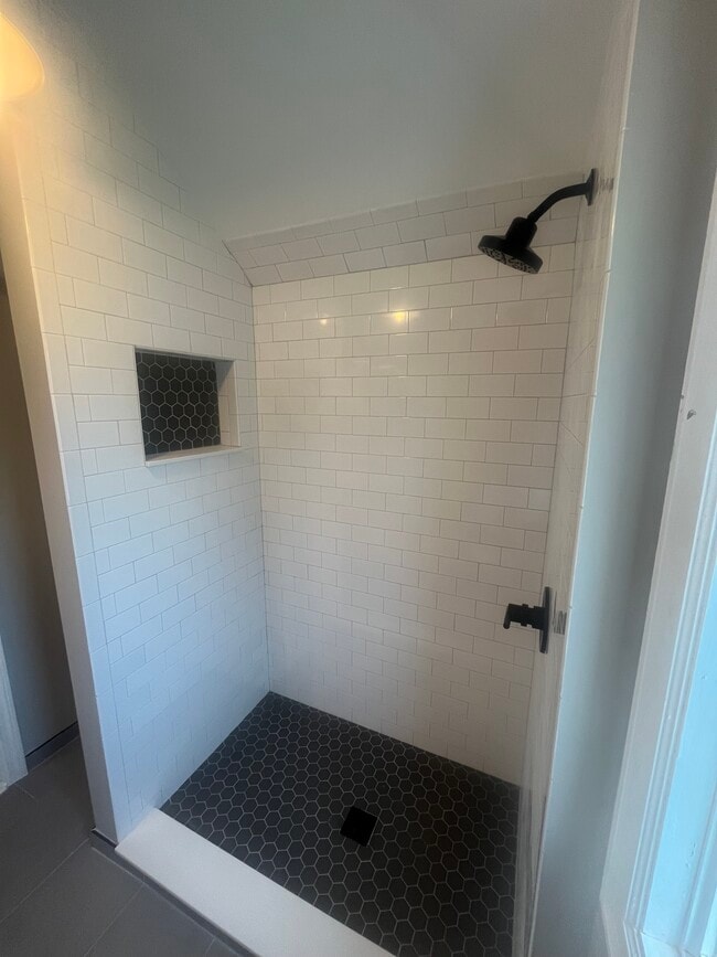 Building Photo - 179 Whitman Ave Unit 3