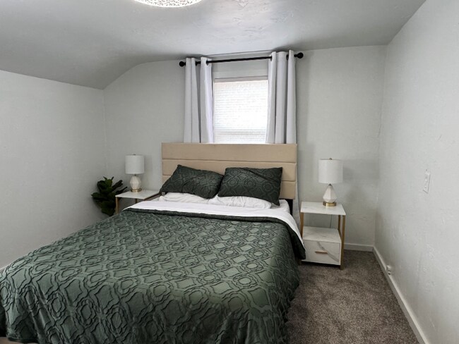 Photo - 735 N 6th Ave