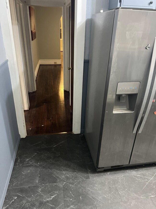 hall from dining to kitchen - 38 N Landon Ave Unit 38