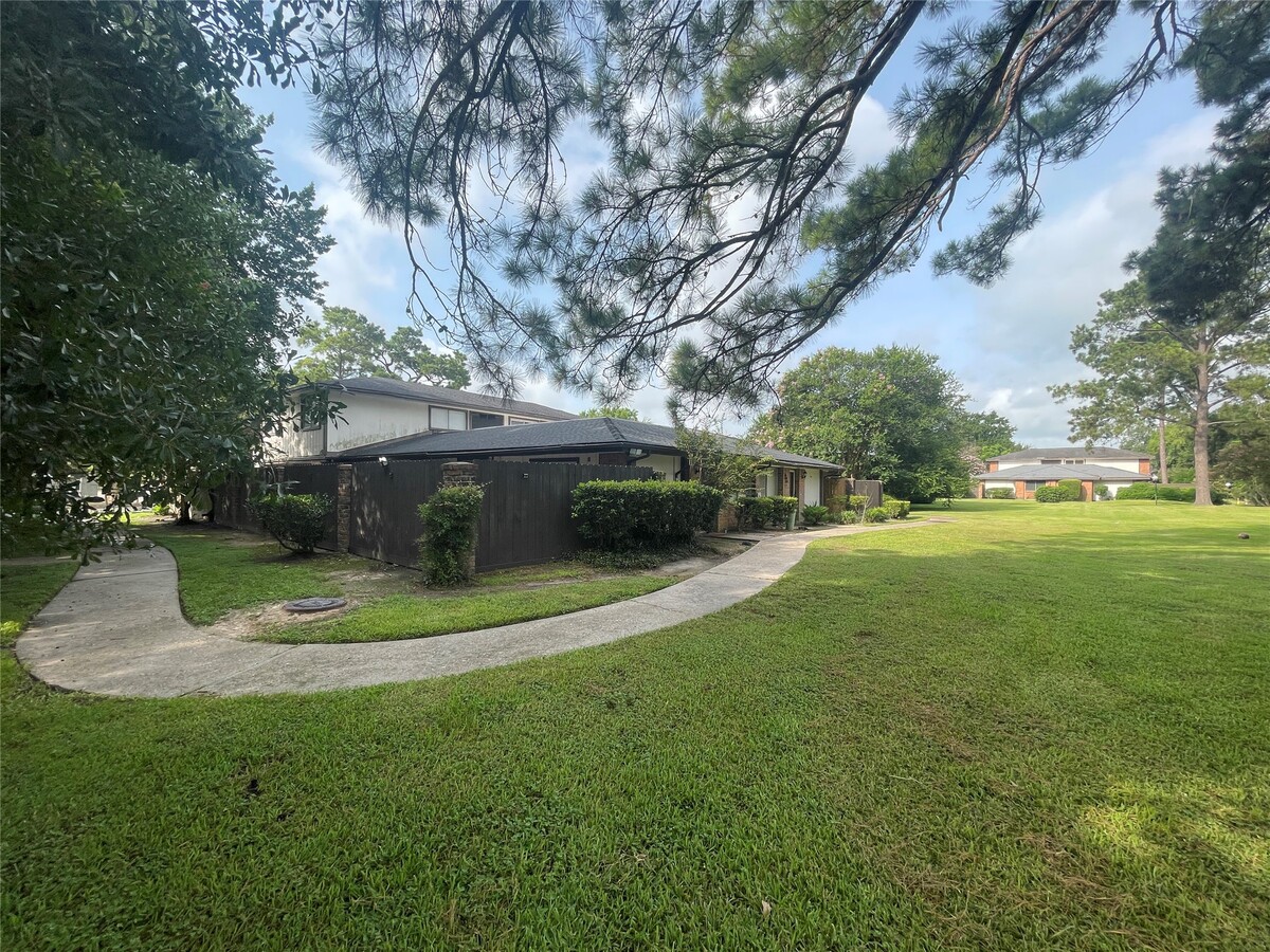 Photo - 12023 Greenwood-Forest Dr Unit B