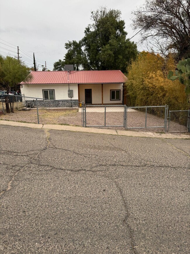 Photo - 382 W Quarry St