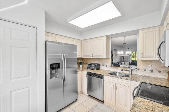 Building Photo - 7321 Amberly Ln Unit 108