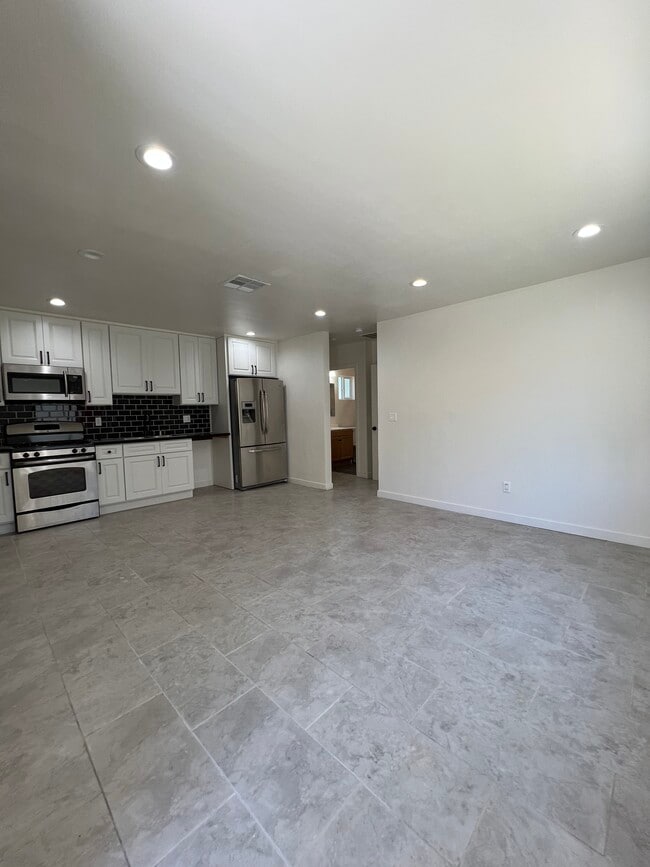 12921 Norris Ave