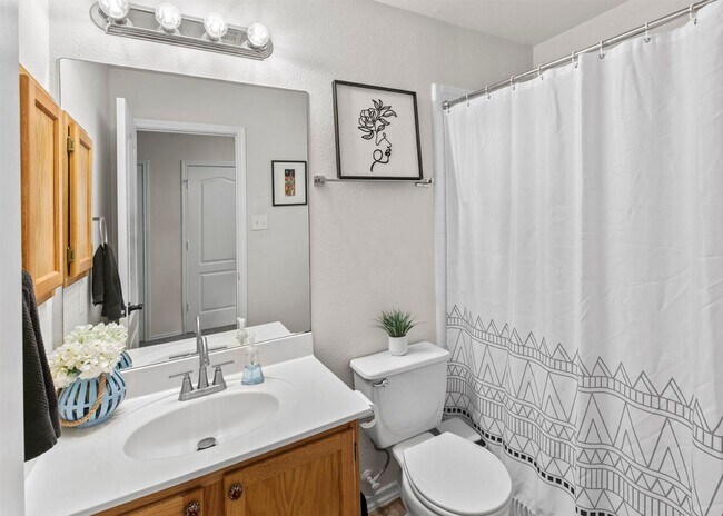 Photo - Charming 3-Bedroom Home in a Convenient Lo...