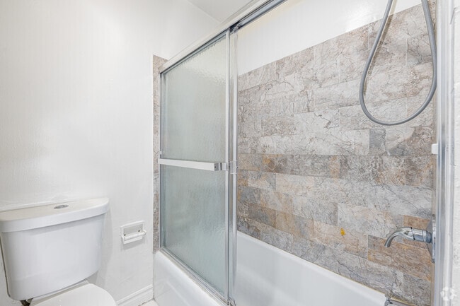 1BR, 1BA - 1,000SF - Bathroom