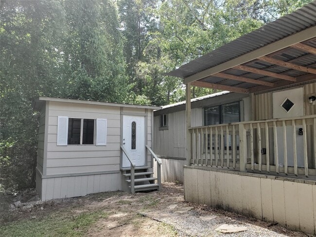 Photo - 886 Queenswood St