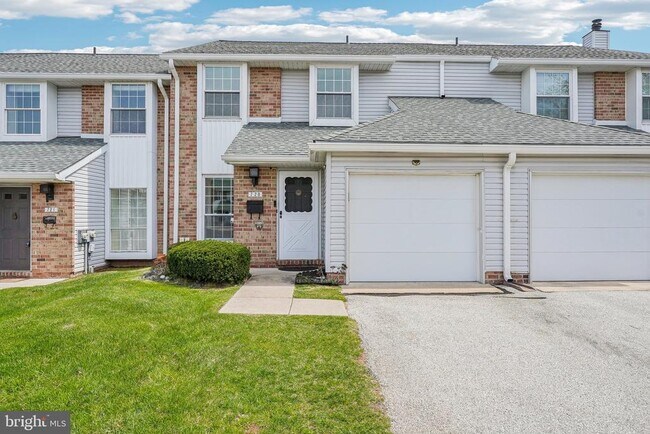 Photo - 720 Springhouse Ct