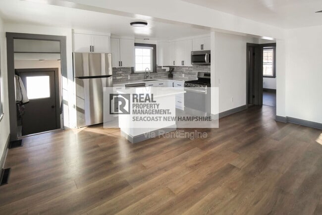 Building Photo - 5 Staples St