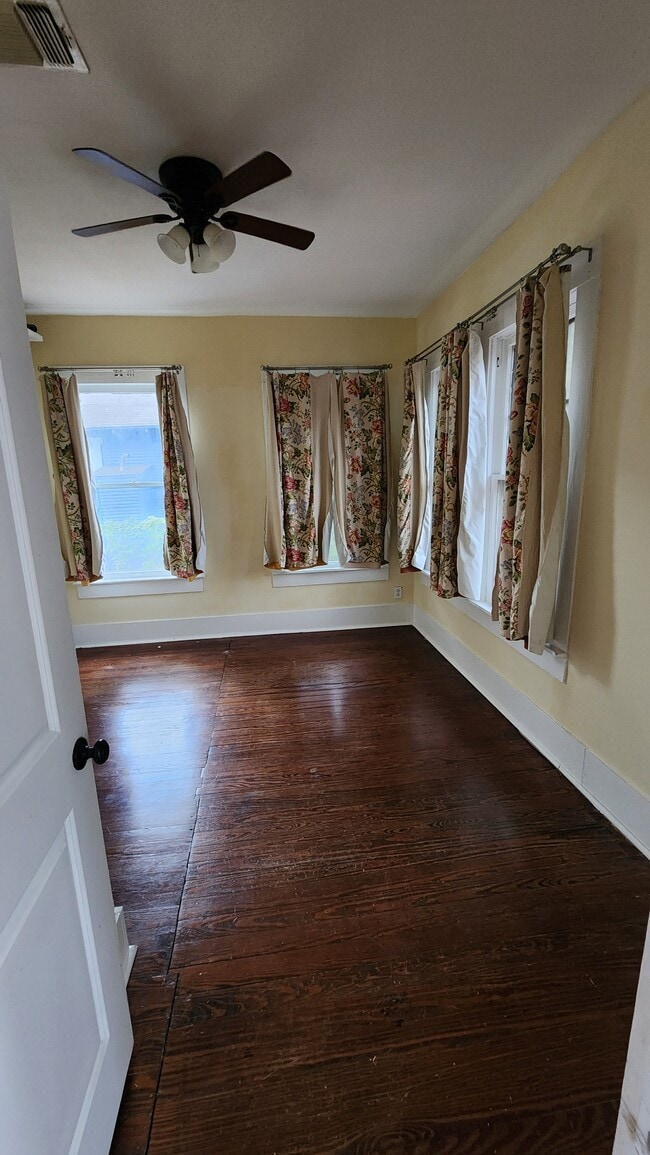 Photo - 946 W Gramercy Pl