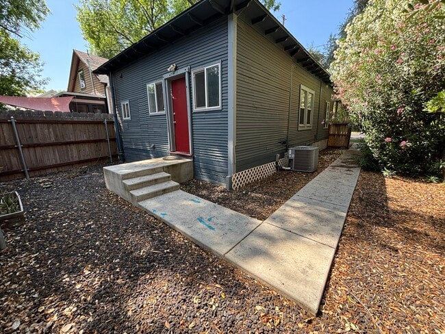 Photo - 1613 Locust St
