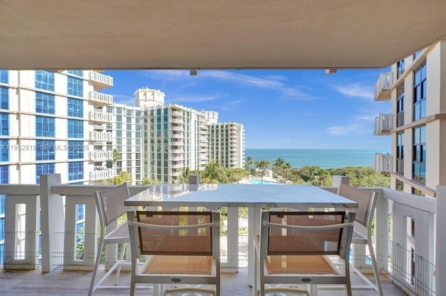 Building Photo - 1121 Crandon Blvd Unit D706