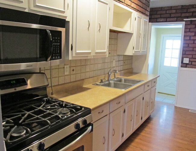 Photo - MOVE IN SPECIAL 3 Bedroom 1.5 Bath Ranch in Portage