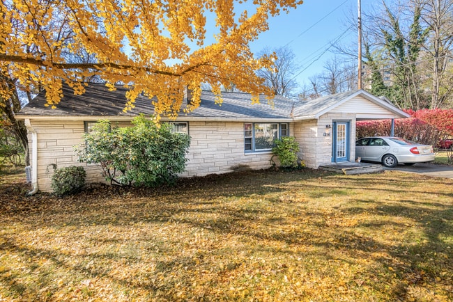 Photo - 314 S Arbutus Dr House