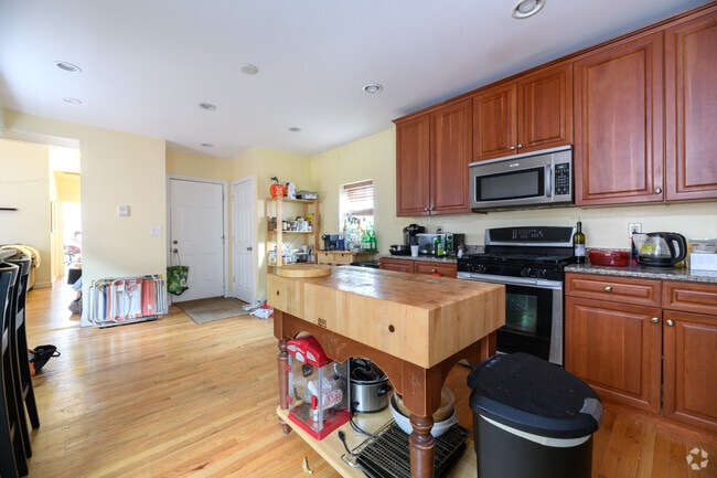 Building Photo - 57 Otis St Unit 2B Rental