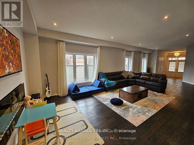 Photo - 35 Cutts Cres