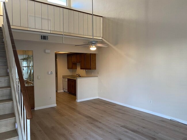 Photo - 5835 Yawl St