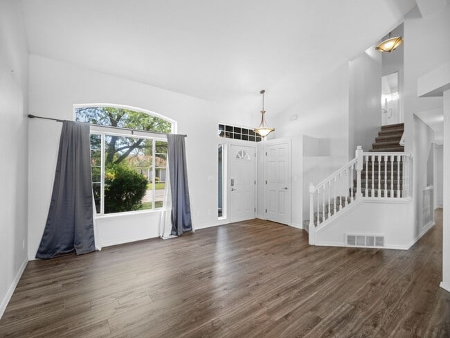 Building Photo - 4bedroom/3bath w/Garage/washer/dryer/fence... Rental
