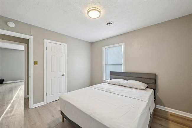 Photo - 1010 West Dr