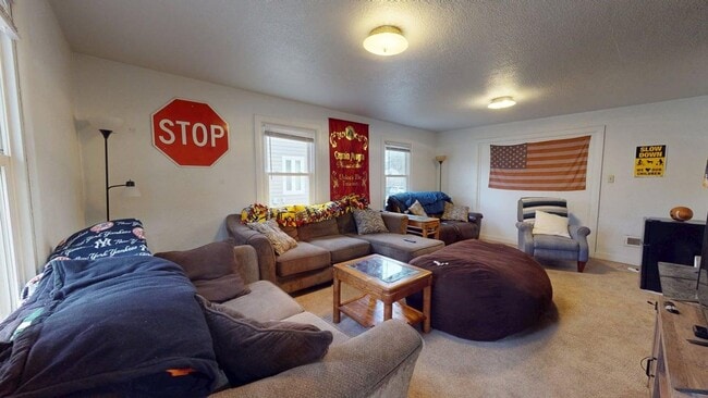 Photo - 5 Bedroom Home in Campus Area - Available August 1st