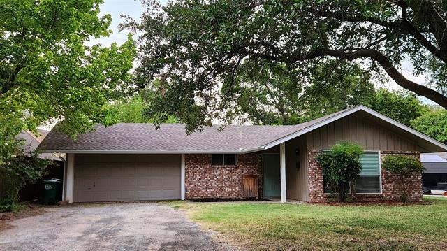 Photo - 105 Peach St