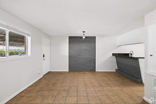 1BR, 1BA - 680SF - Dining Room - Merwin Square Apartments