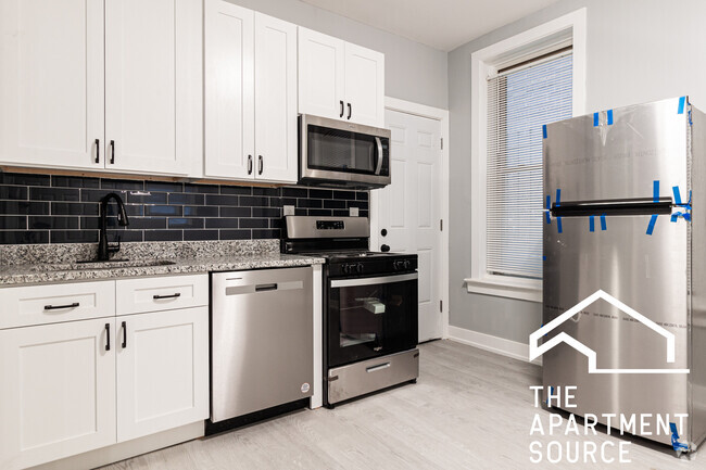Building Photo - 1333 W Walton St Unit 2R Rental