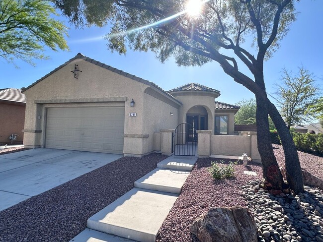Building Photo - Single Story 3 Bed/2 Bathroom Home