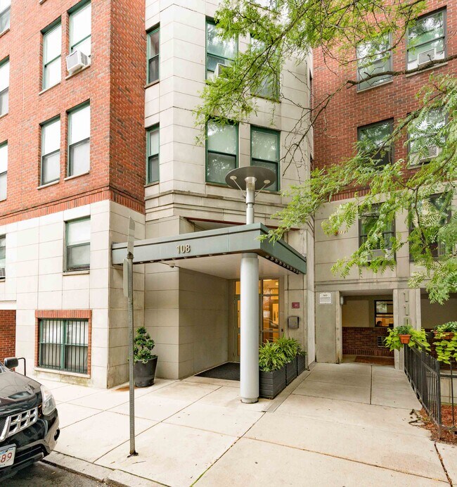 Building Photo - 108 Peterborough St Unit 4G Rental