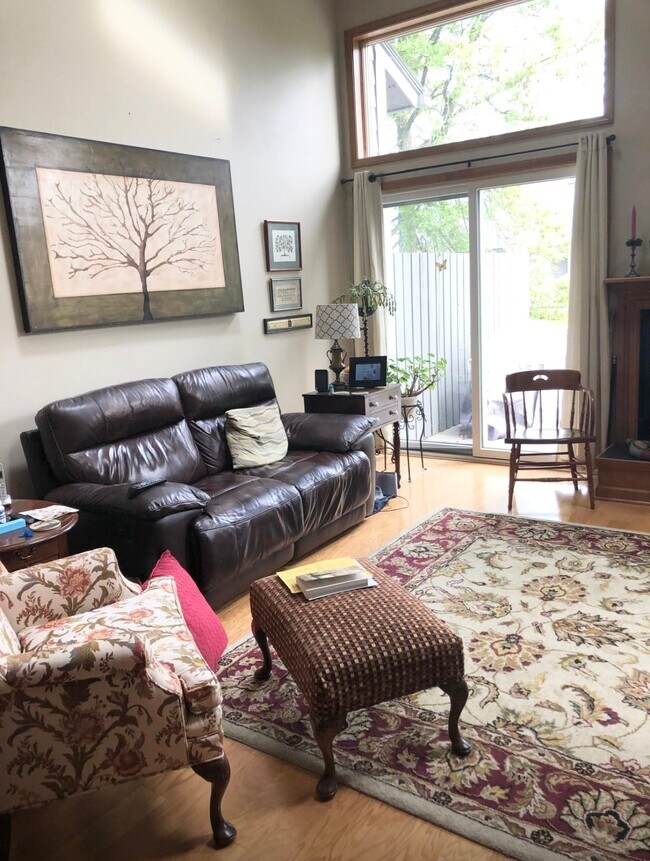 69 Midlake Cir