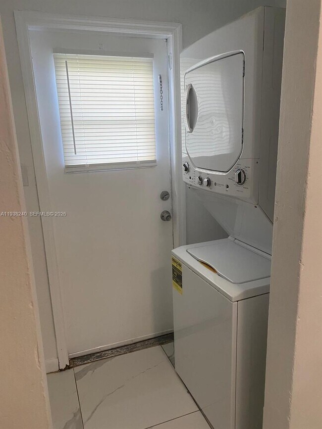 Photo - 2861 NW 15th Ct Unit 2