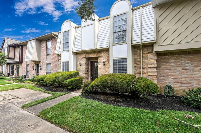 Photo - 14724 Perthshire Rd Condo Unit D