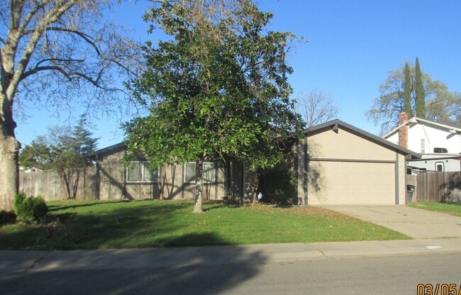 Building Photo - Rosemont area home/great access to Hwy 50