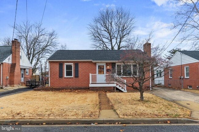 Building Photo - 304 Newfield Rd