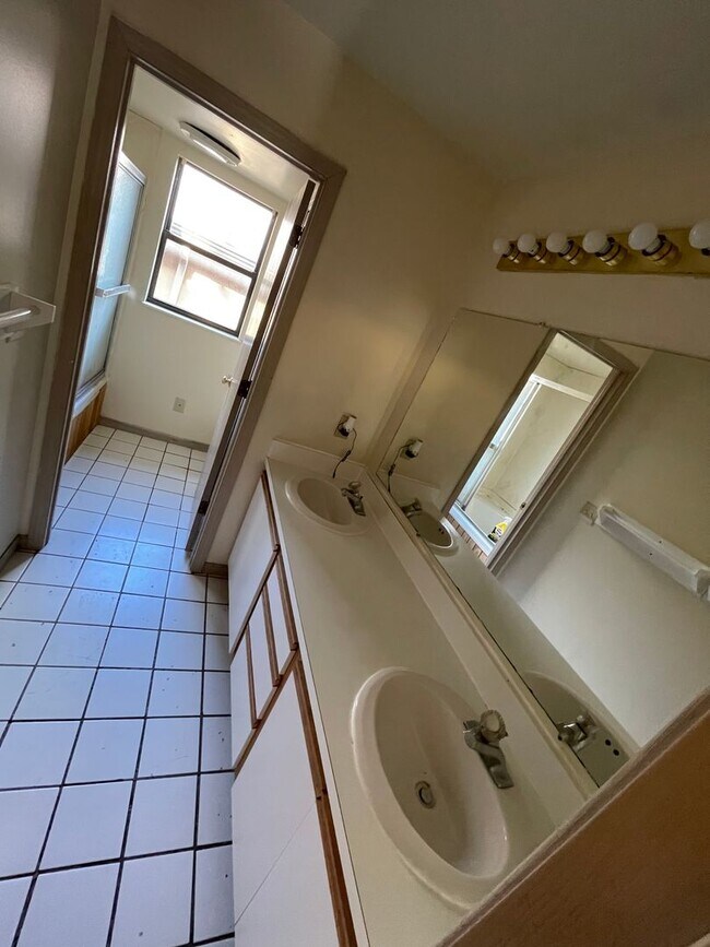 Photo - 194 E 14th Ave Unit D