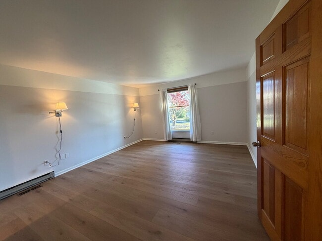 Photo - 5b 2.5ba Glorious Home for Rent in Frederick County!