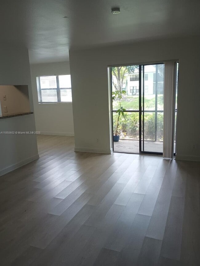Building Photo - 4088 N Pine Island Rd Unit 406 Rental