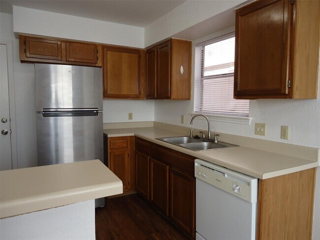 Photo - 811 Crieff Cross Dr