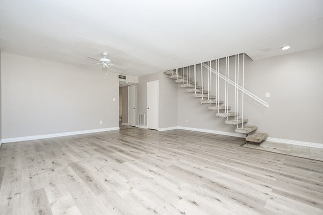 Photo - 6111 Fondren Rd Unidad True