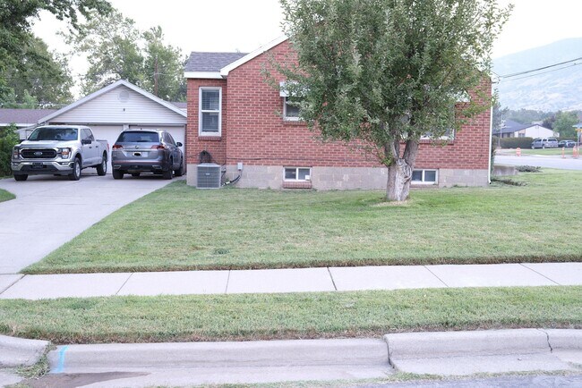 Photo - 586 S 400 E