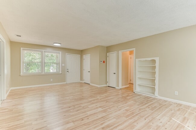 Photo - 2832 Cornelia Rd