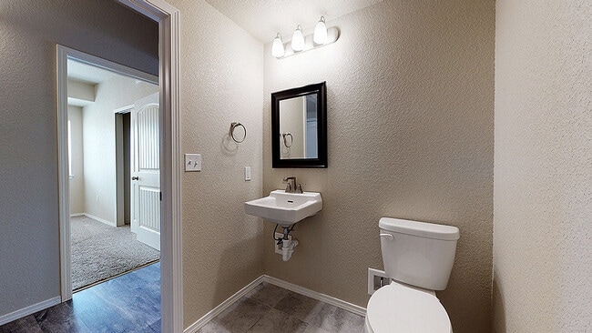 wh_springcreektownhomes_unit1521-101_1253sf_bath1_1200x675 - Spring Creek
