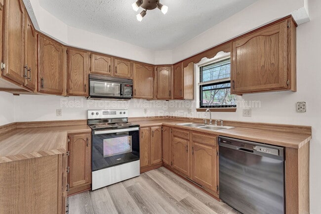 Photo - 2240 S Kansas Ave