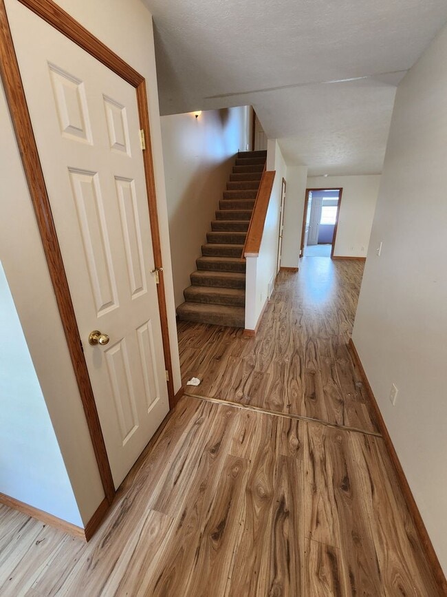 Photo - Beautiful 3 Bedroom, 2 Bathroom Home in Aspen Place!