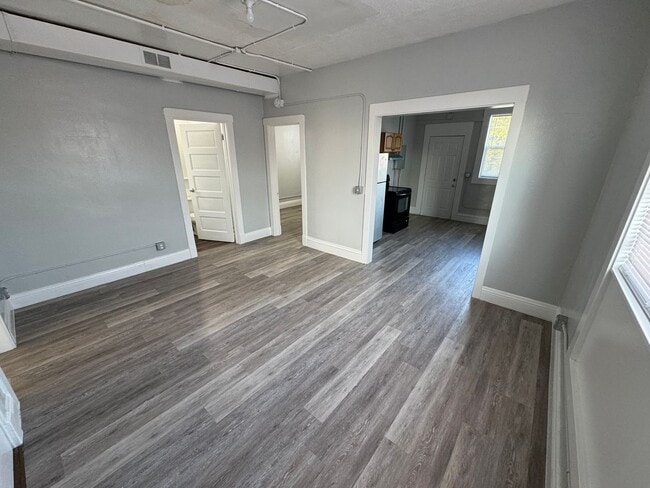 Building Photo - 2 Bedroom Apartment - 1510 1/2 Harrison St... Unit 1510 1/2 Harrison