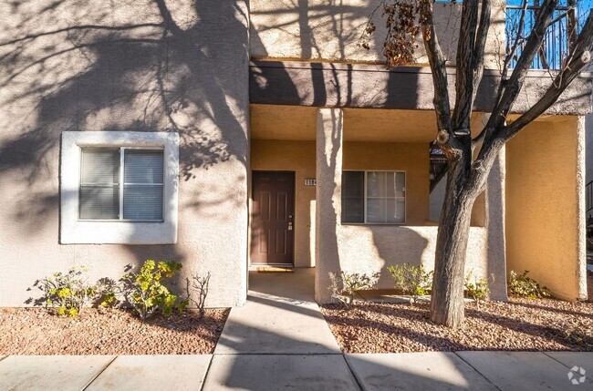 Building Photo - Guard Gated Spanish Palms Rental