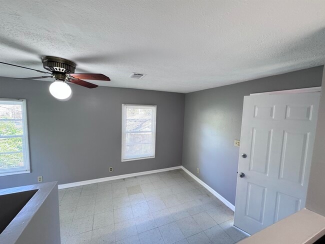 Photo - 817 N Forest Dr